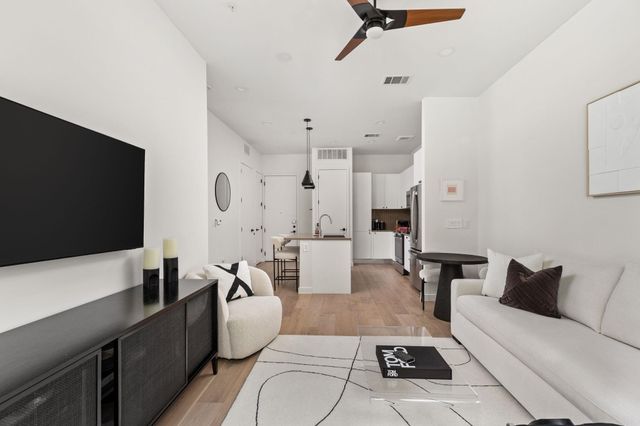 800 Embassy DR 113, Austin, TX 78702