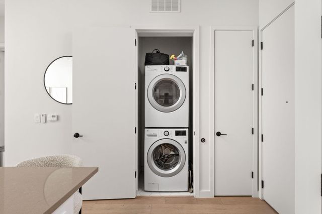 800 Embassy DR 113, Austin, TX 78702