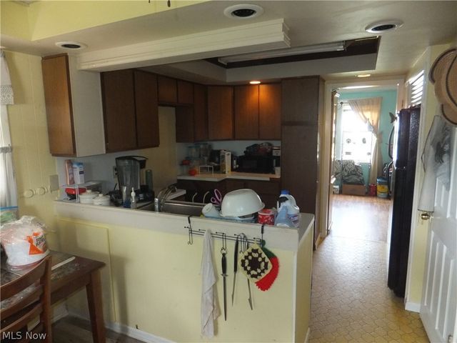 4397 W 60th Street, Cleveland, OH 44144