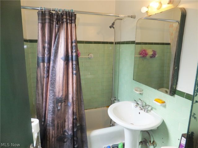 4397 W 60th Street, Cleveland, OH 44144