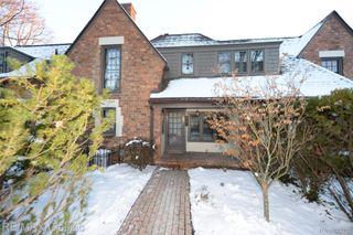 1060 Wimbleton Drive, Birmingham, MI 48009