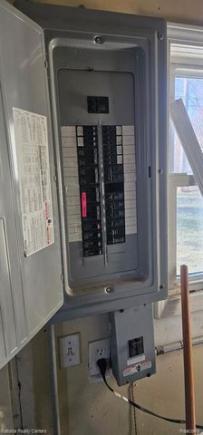 19919 S Five Points Street, Redford, MI 48240