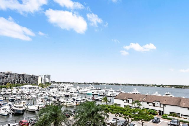 100 Lakeshore Drive 454, North Palm Beach, FL 33408