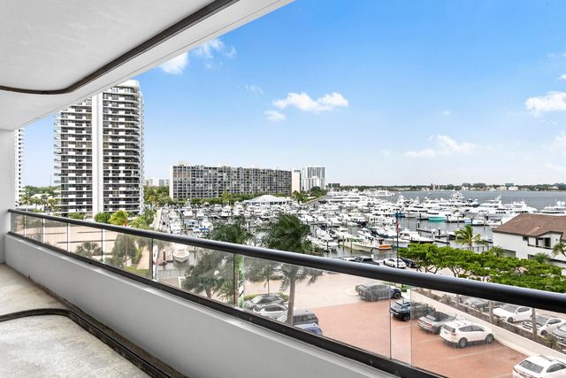 100 Lakeshore Drive 454, North Palm Beach, FL 33408