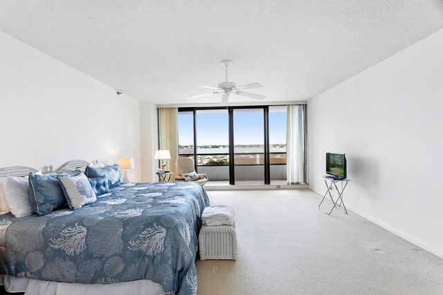 100 Lakeshore Drive 454, North Palm Beach, FL 33408