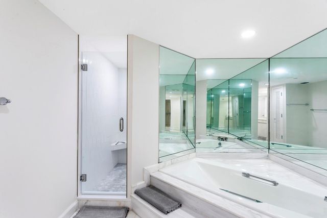 100 Lakeshore Drive 454, North Palm Beach, FL 33408