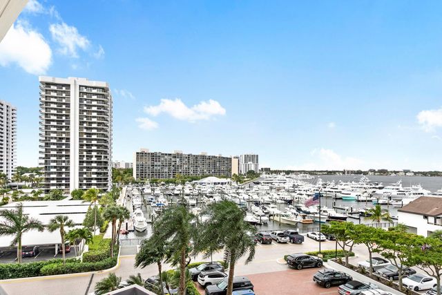 100 Lakeshore Drive 454, North Palm Beach, FL 33408