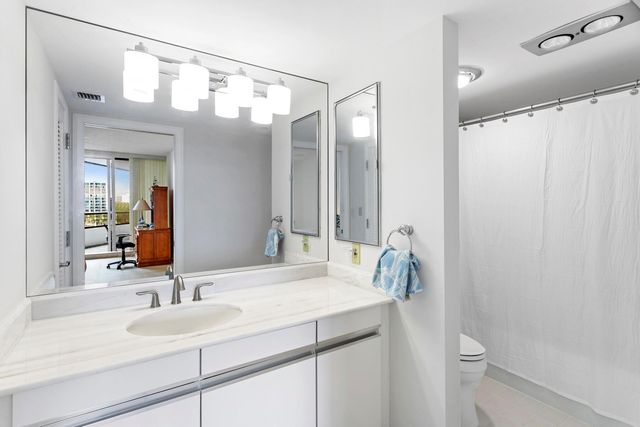 100 Lakeshore Drive 454, North Palm Beach, FL 33408