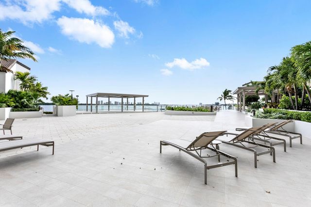 100 Lakeshore Drive 454, North Palm Beach, FL 33408