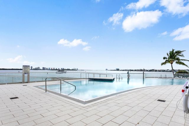 100 Lakeshore Drive 454, North Palm Beach, FL 33408