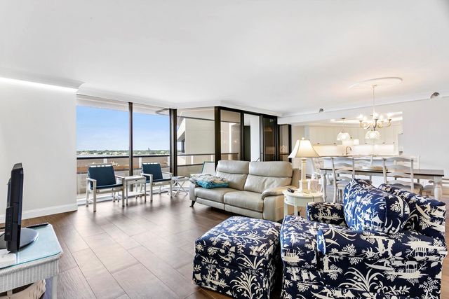 100 Lakeshore Drive 454, North Palm Beach, FL 33408