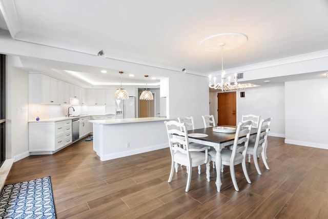 100 Lakeshore Drive 454, North Palm Beach, FL 33408