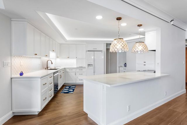 100 Lakeshore Drive 454, North Palm Beach, FL 33408