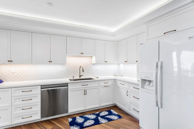 100 Lakeshore Drive 454, North Palm Beach, FL 33408