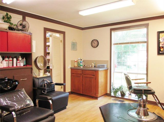 103 E Denison Avenue, Bonham, TX 75418