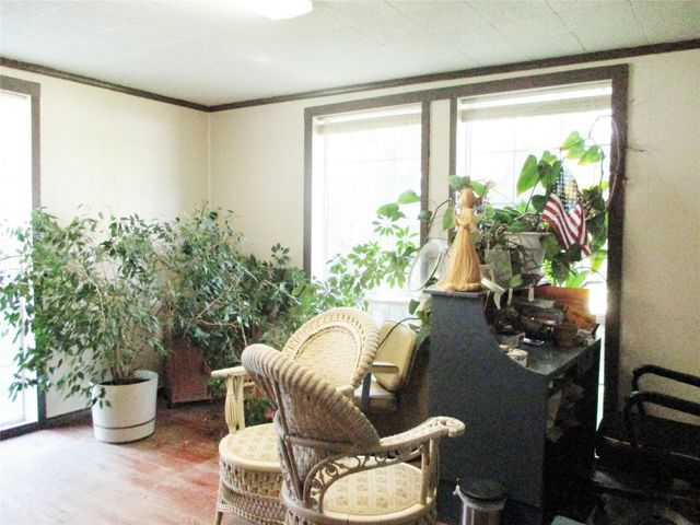 103 E Denison Avenue, Bonham, TX 75418