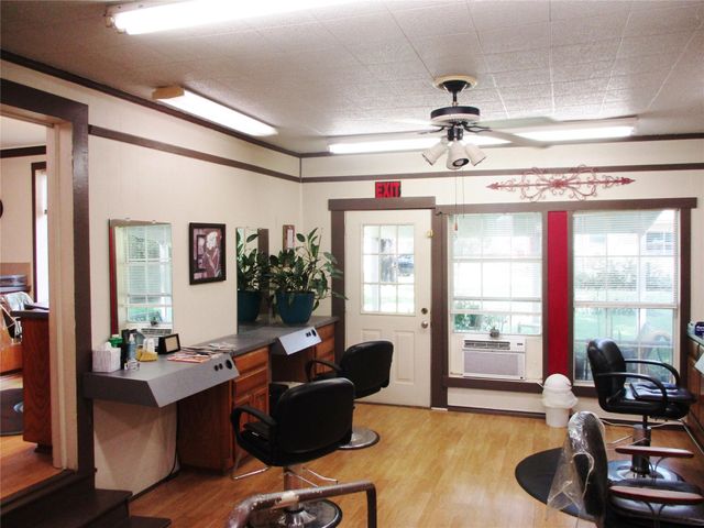 103 E Denison Avenue, Bonham, TX 75418