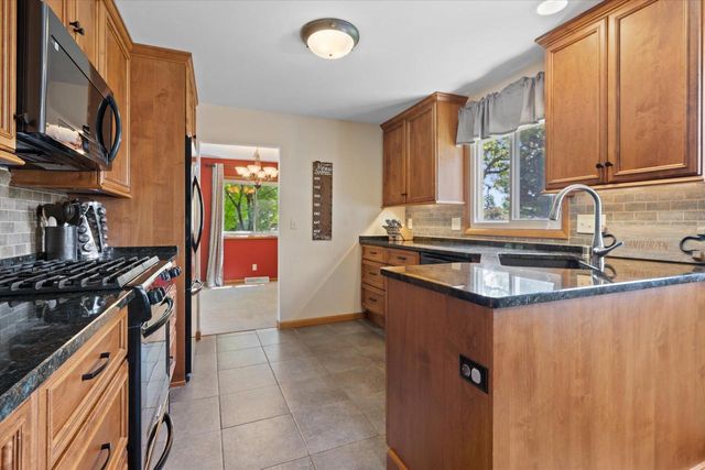 12455 W Ohio DRIVE, New Berlin, WI 53151