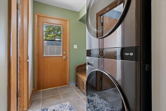 12455 W Ohio DRIVE, New Berlin, WI 53151