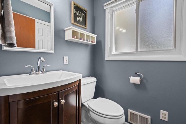 12455 W Ohio DRIVE, New Berlin, WI 53151