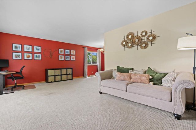 12455 W Ohio DRIVE, New Berlin, WI 53151