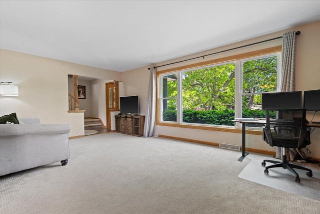 12455 W Ohio DRIVE, New Berlin, WI 53151