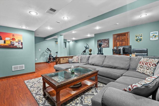 12455 W Ohio DRIVE, New Berlin, WI 53151