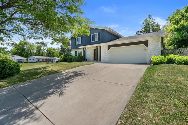 12455 W Ohio DRIVE, New Berlin, WI 53151