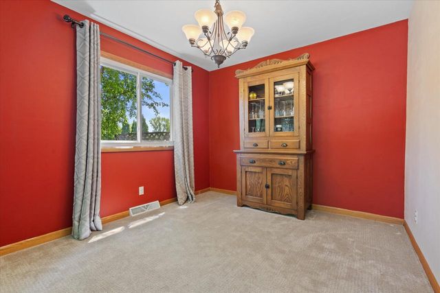 12455 W Ohio DRIVE, New Berlin, WI 53151