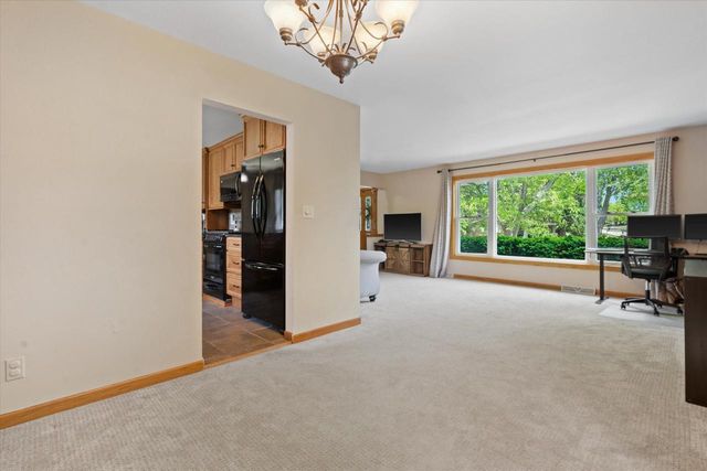 12455 W Ohio DRIVE, New Berlin, WI 53151