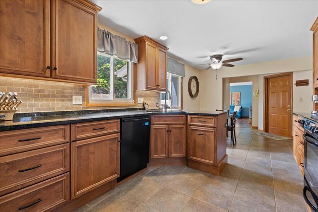 12455 W Ohio DRIVE, New Berlin, WI 53151