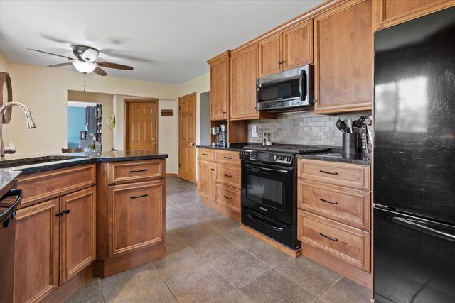 12455 W Ohio DRIVE, New Berlin, WI 53151