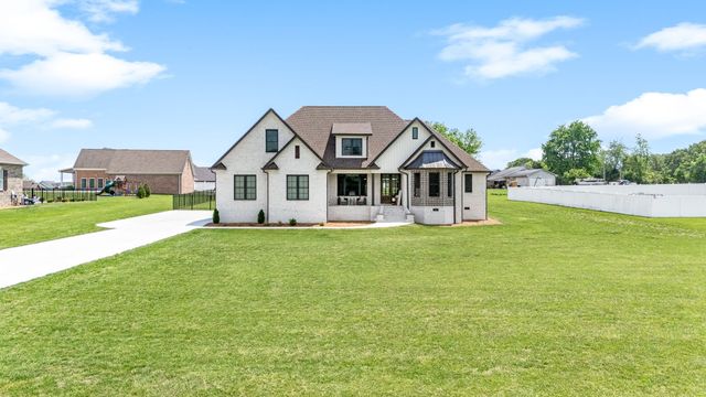 74 Holt Ln, Tullahoma, TN 37388