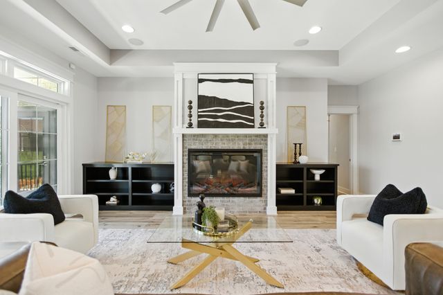 74 Holt Ln, Tullahoma, TN 37388