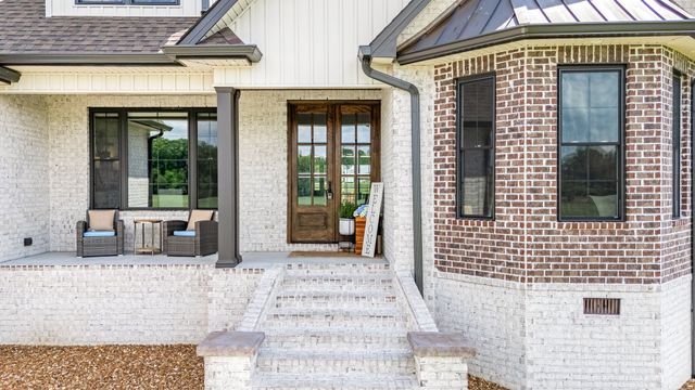 74 Holt Ln, Tullahoma, TN 37388