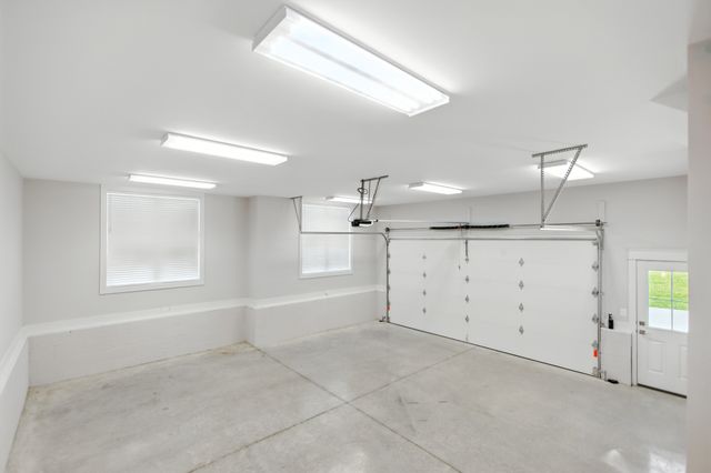 74 Holt Ln, Tullahoma, TN 37388