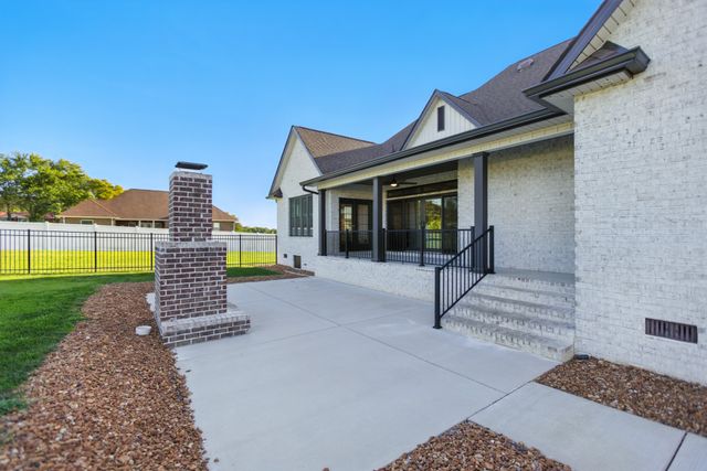 74 Holt Ln, Tullahoma, TN 37388