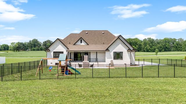 74 Holt Ln, Tullahoma, TN 37388