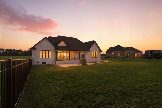 74 Holt Ln, Tullahoma, TN 37388