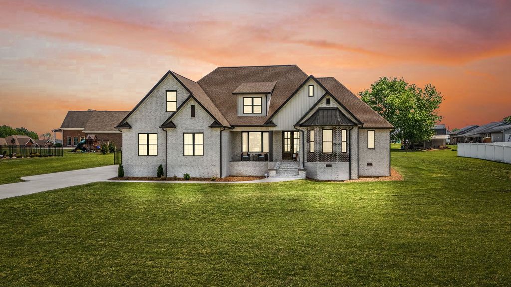 74 Holt Ln, Tullahoma, TN 37388