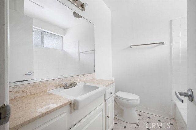 17931 Devonshire Street 1, Northridge (los Angeles), CA 91325