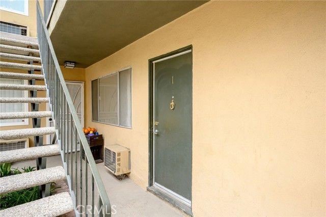 17931 Devonshire Street 1, Northridge (los Angeles), CA 91325