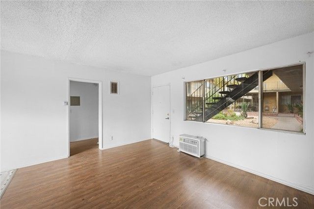 17931 Devonshire Street 1, Northridge (los Angeles), CA 91325