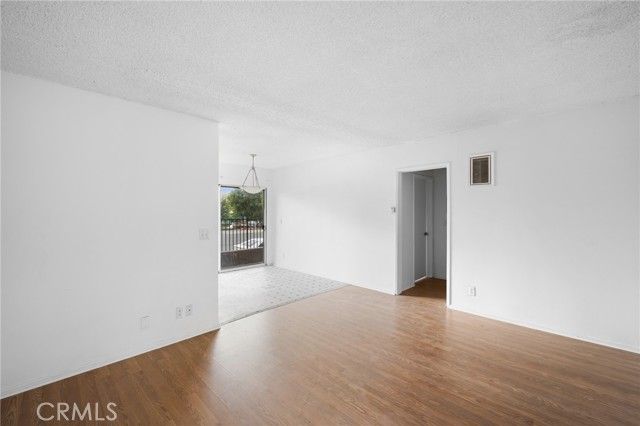 17931 Devonshire Street 1, Northridge (los Angeles), CA 91325