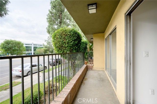 17931 Devonshire Street 1, Northridge (los Angeles), CA 91325