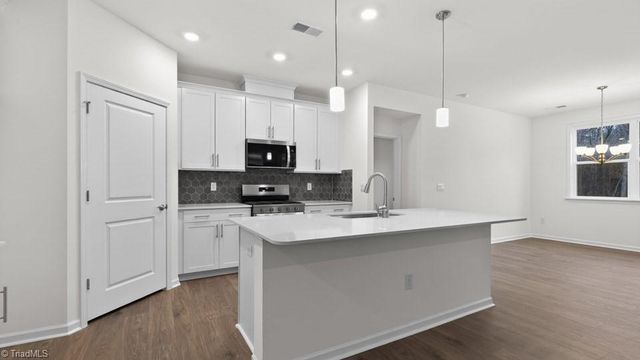206 Mary Montrose Boulevard, Jamestown, NC 27282