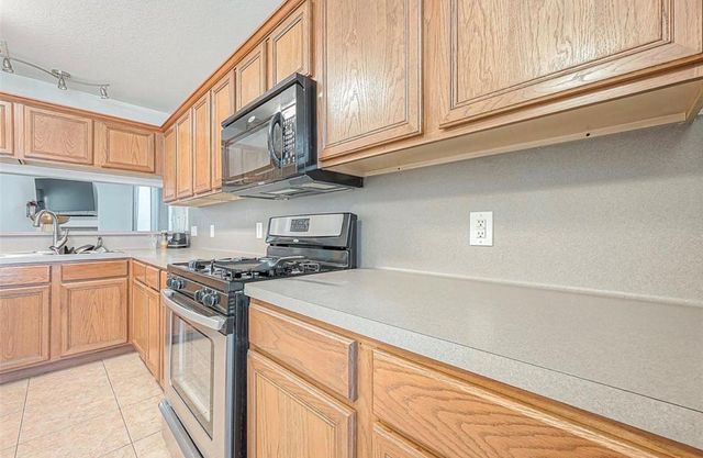 101 Spencer Landing, La Porte, TX 77571