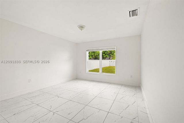 523-525 NW 106th St, Miami, FL 33150