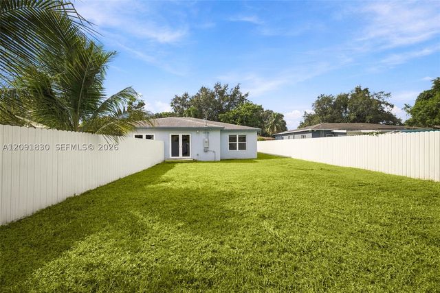 523-525 NW 106th St, Miami, FL 33150