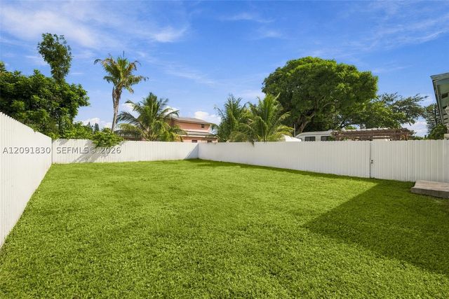 523-525 NW 106th St, Miami, FL 33150